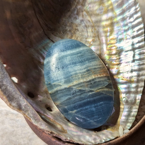 Blue Onyx Palm Stone~CRBOPS02